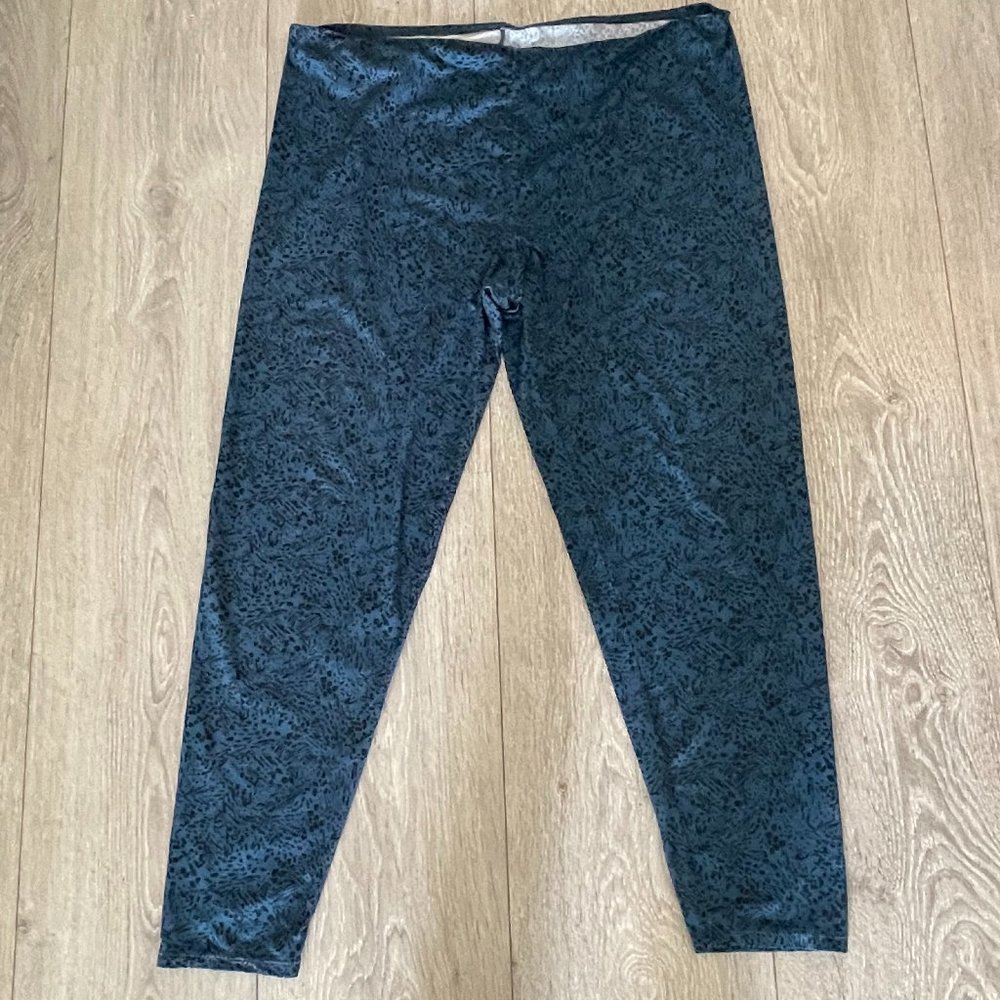 Chill Chasers Woman Blue Animal Print Stretch Leggings Plus Size 2X